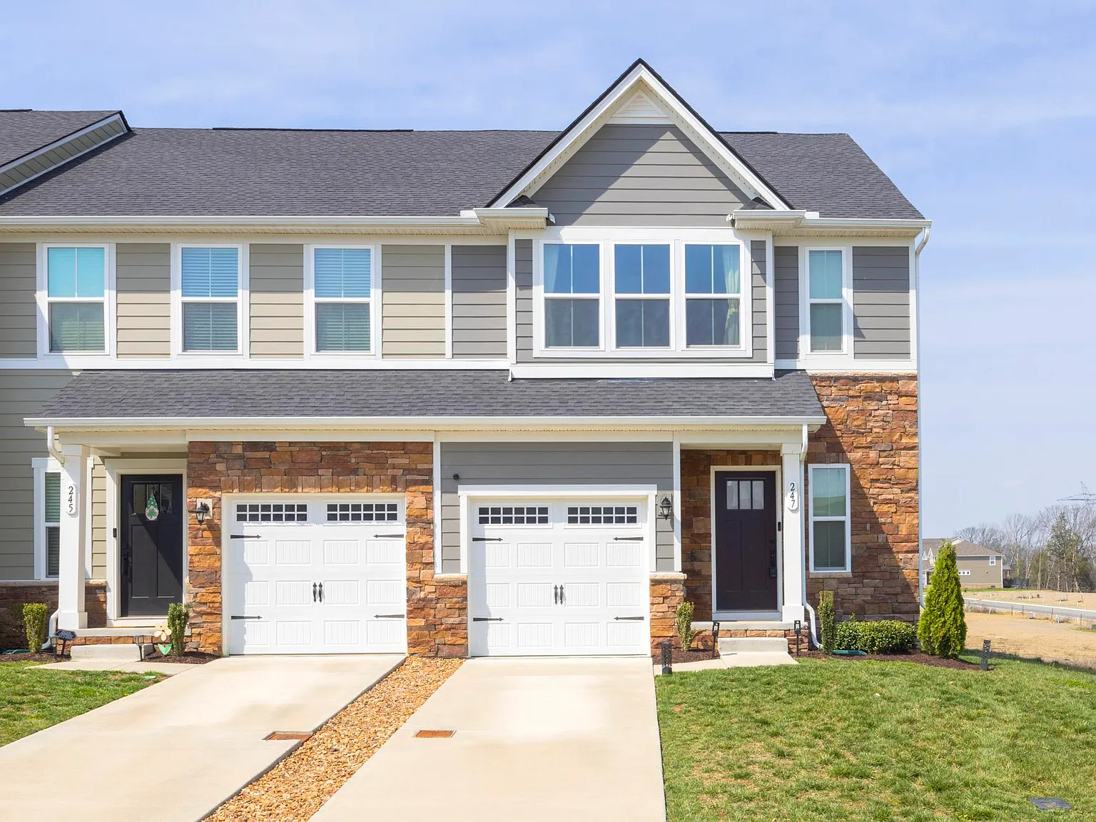 3 bed, 2.5 bath, 1515 sqft, $2,150 — Photo 2