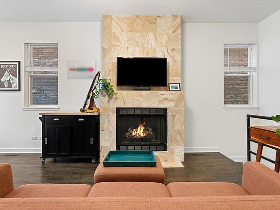 5th image of 2343 N Leavitt St #1