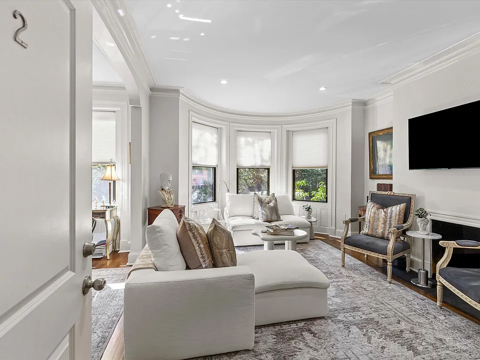 95 Saint Botolph St #3
