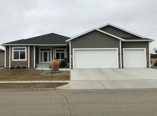 3502 Chisholm Trl, Bismarck, ND 58503
