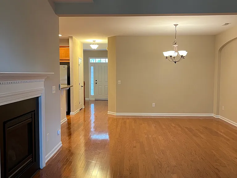 1066 Kingston Grove Dr — Photo 5