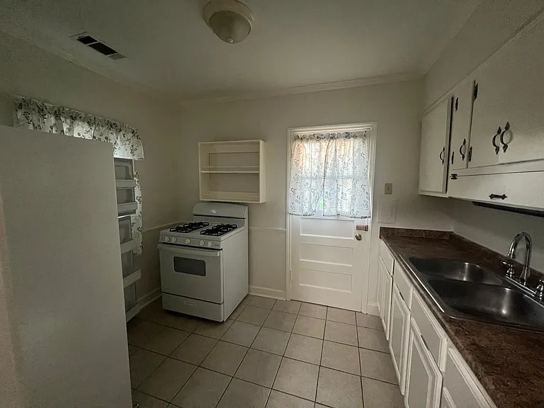 845 S Graham St — Photo 9