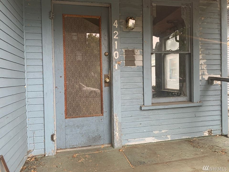 1st image of 4210 1st Ave NE