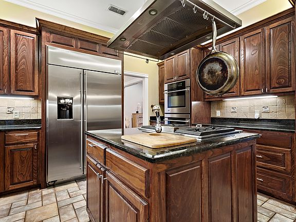 3rd image of 15410 Richmar Cir