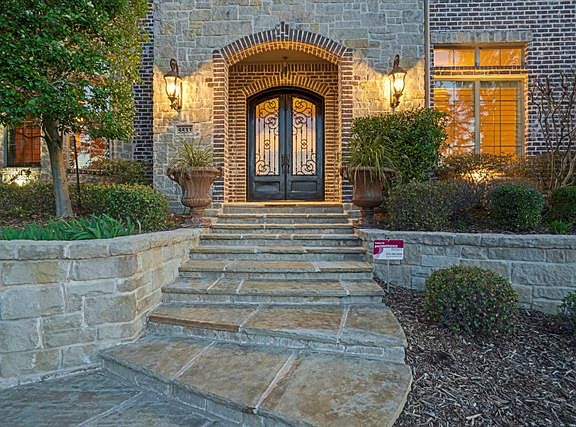 3rd image of 5533 Lago Vista Ln