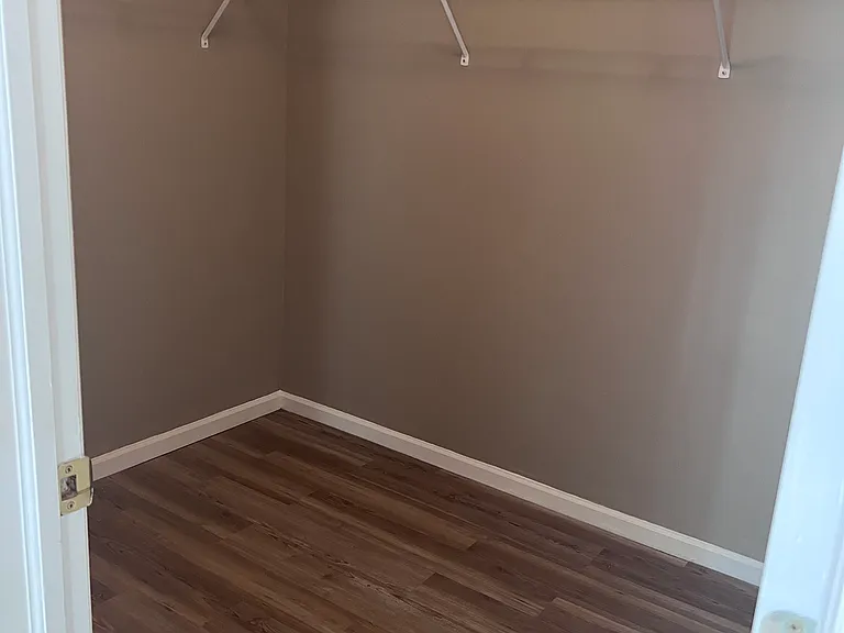 1800 Stone Manor Cir — Photo 13