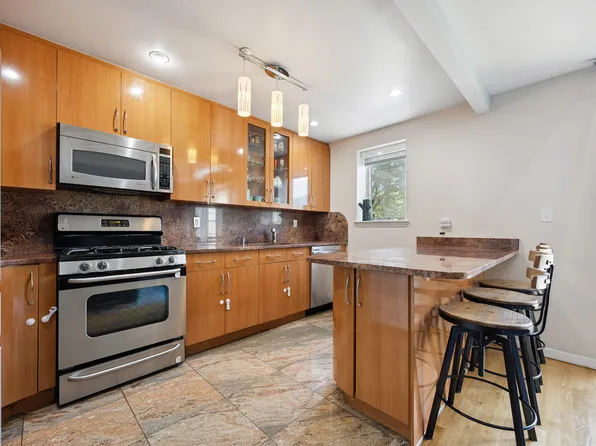 2511 Ocean Avenue image 4 of 21