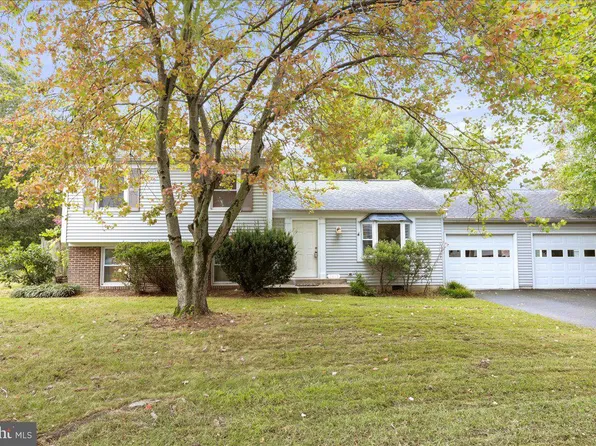 2653 Fanieul Hall Ct, Herndon, VA 20171