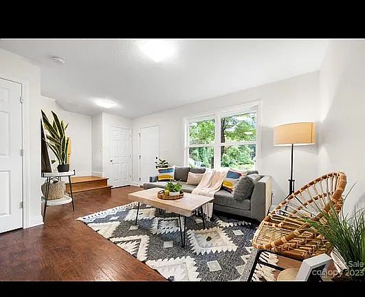 5th image of 139 Iris St