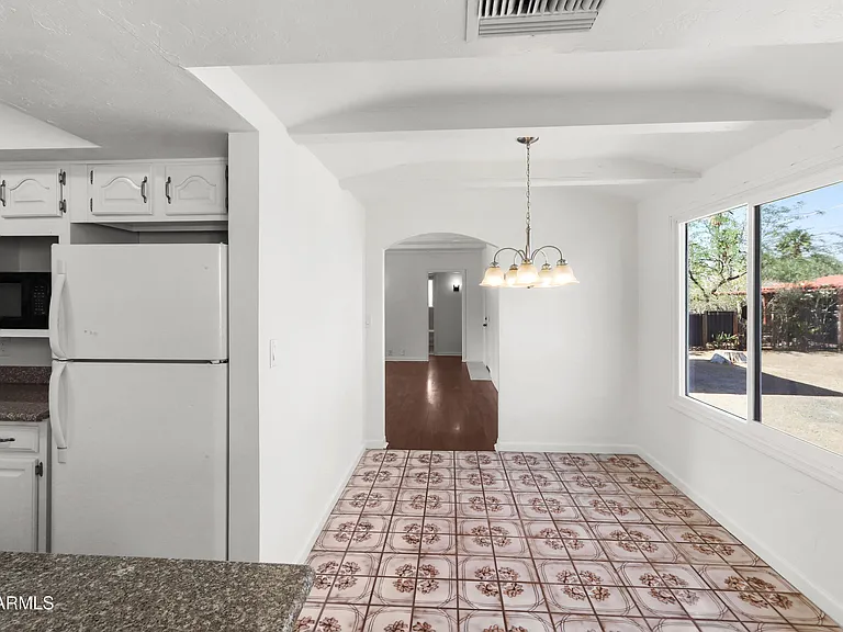 919 N Gilbert Ave — Photo 14