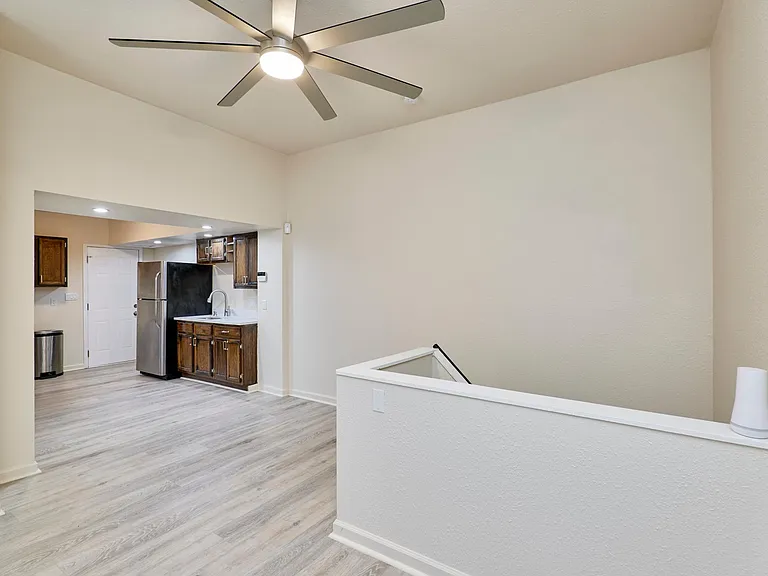 1421 N Park Pl — Photo 12