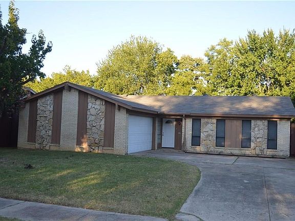 3rd image of 2114 Laurel Oaks Dr