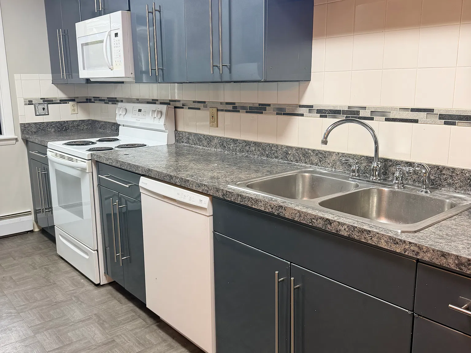 3 bed, 1340 sqft, $1,650 — Photo 4