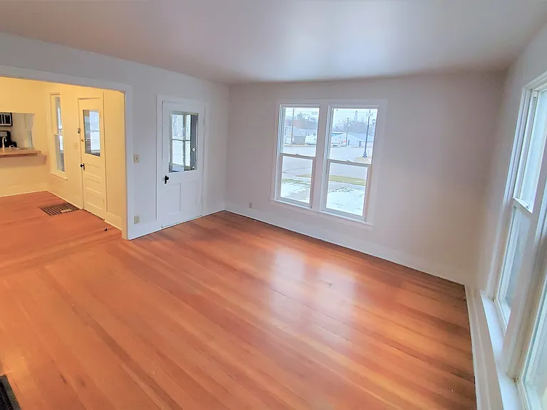 102 E Washington St — Photo 1