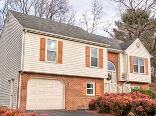 1141 Newman Dr, Salem, VA 24153