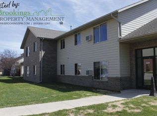 1027 Southland Ln, Brookings, SD 57006