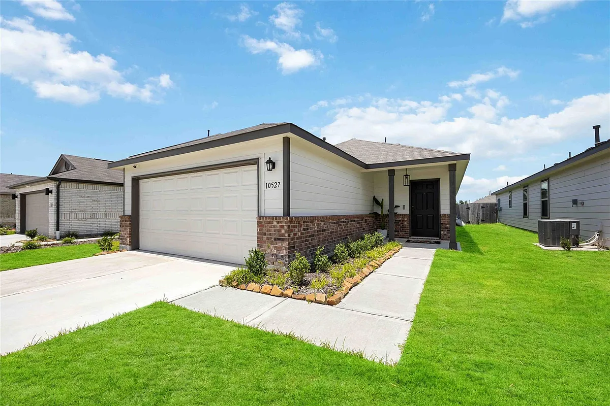 Building Photo - 10527 Meadow Saffron Dr