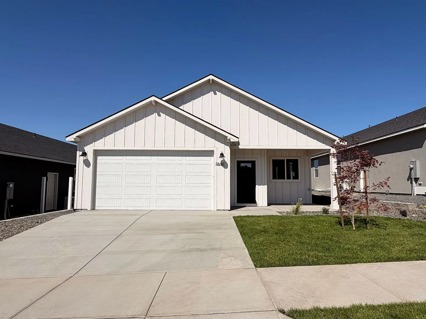 Gorgeous, Brand New 3 bed, 2 ba- South Orchard Location! — Photo 1