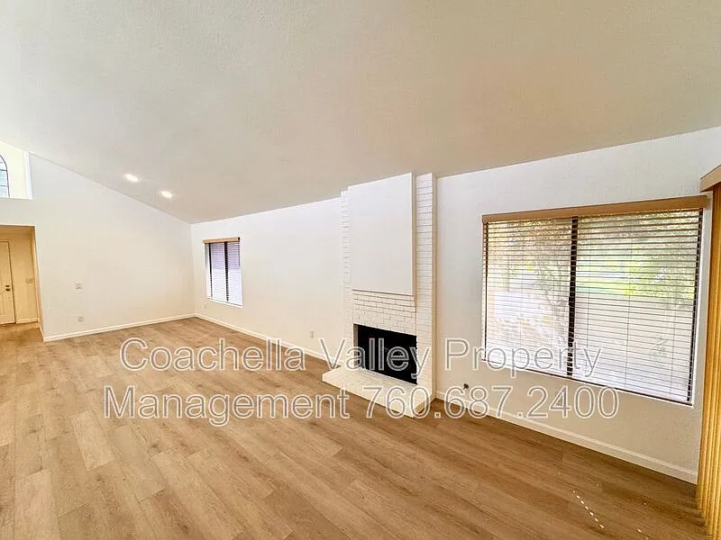 3 bed, 2.0 bath, 1576 sqft, $2,995 — Photo 3
