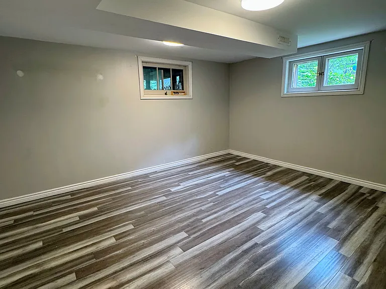54 Hewson Cres #BASEMENT — Photo 17