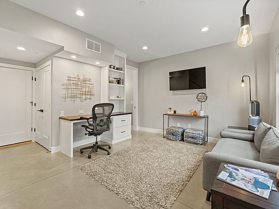 4th image of 408 W Brackenridge St