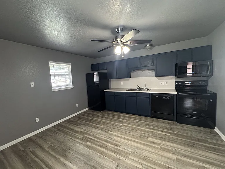 2820 Cedar Cir — Photo 4