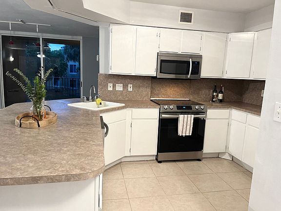 5th image of 200 Scotia Dr