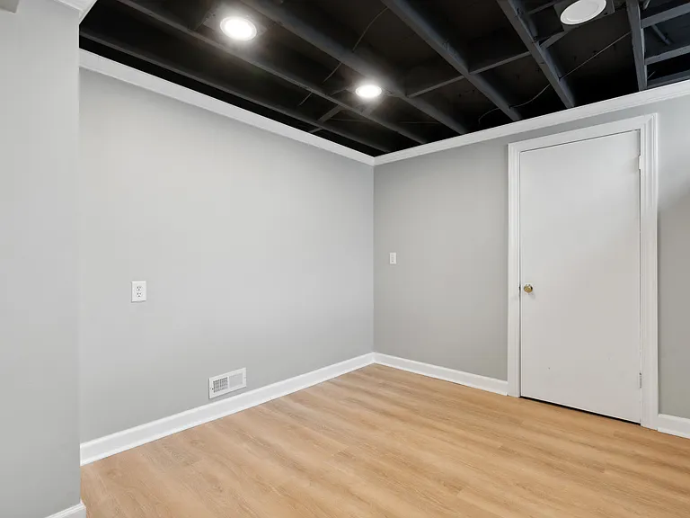 3205 Braddock St — Photo 7