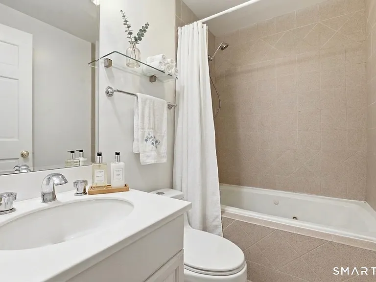 18 W Haviland Ln #B — Photo 12