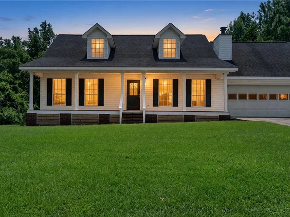 12694 Hickory Dr, Northport, AL 35475