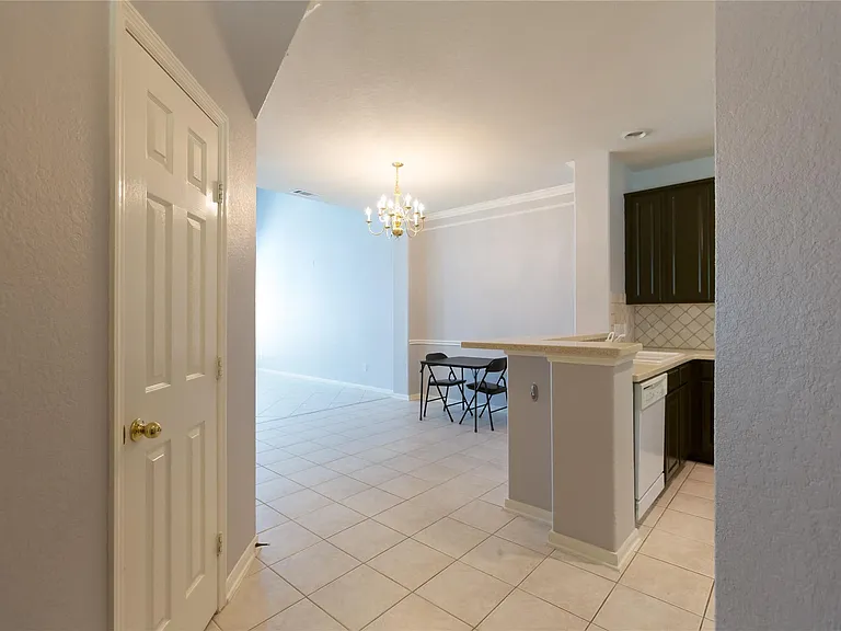 7907 Glenn Cliff Dr — Photo 2