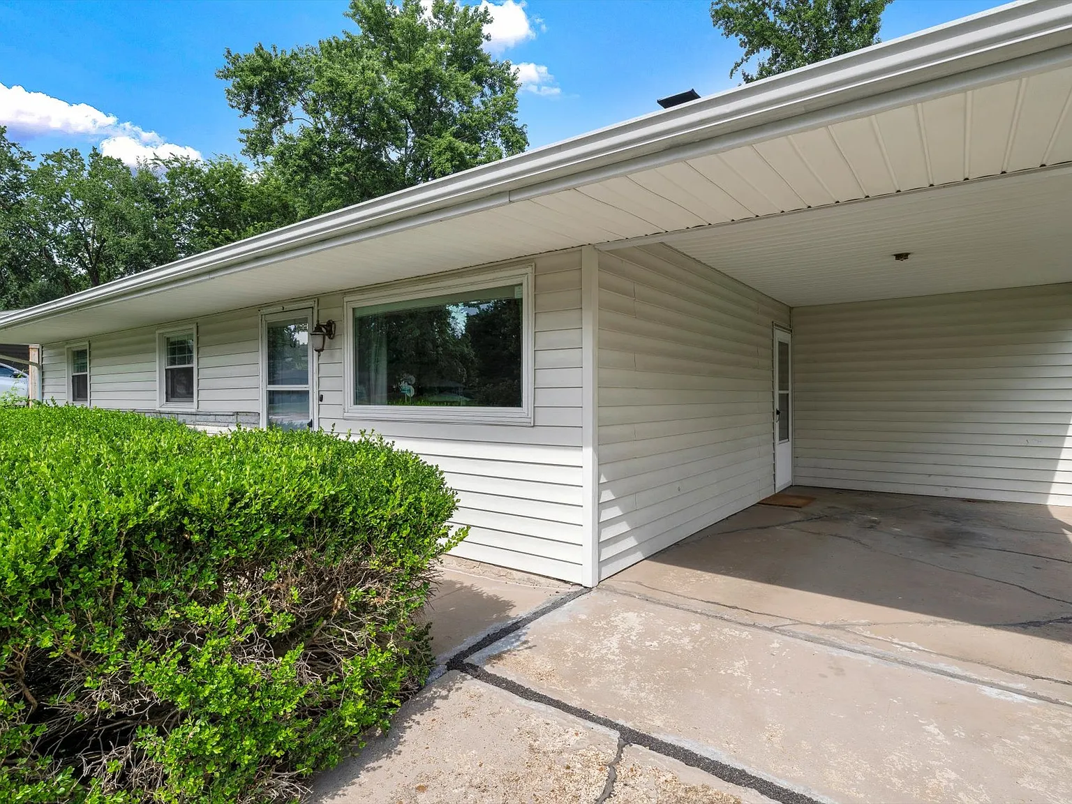 3 bed, 1078 sqft, $2,200 — Photo 4