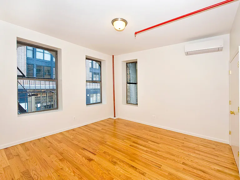 177 W 26th St #204 — Photo 14