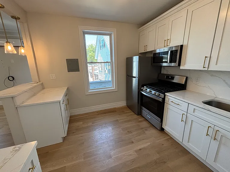 100 Deer Park Ave #3 — Photo 2