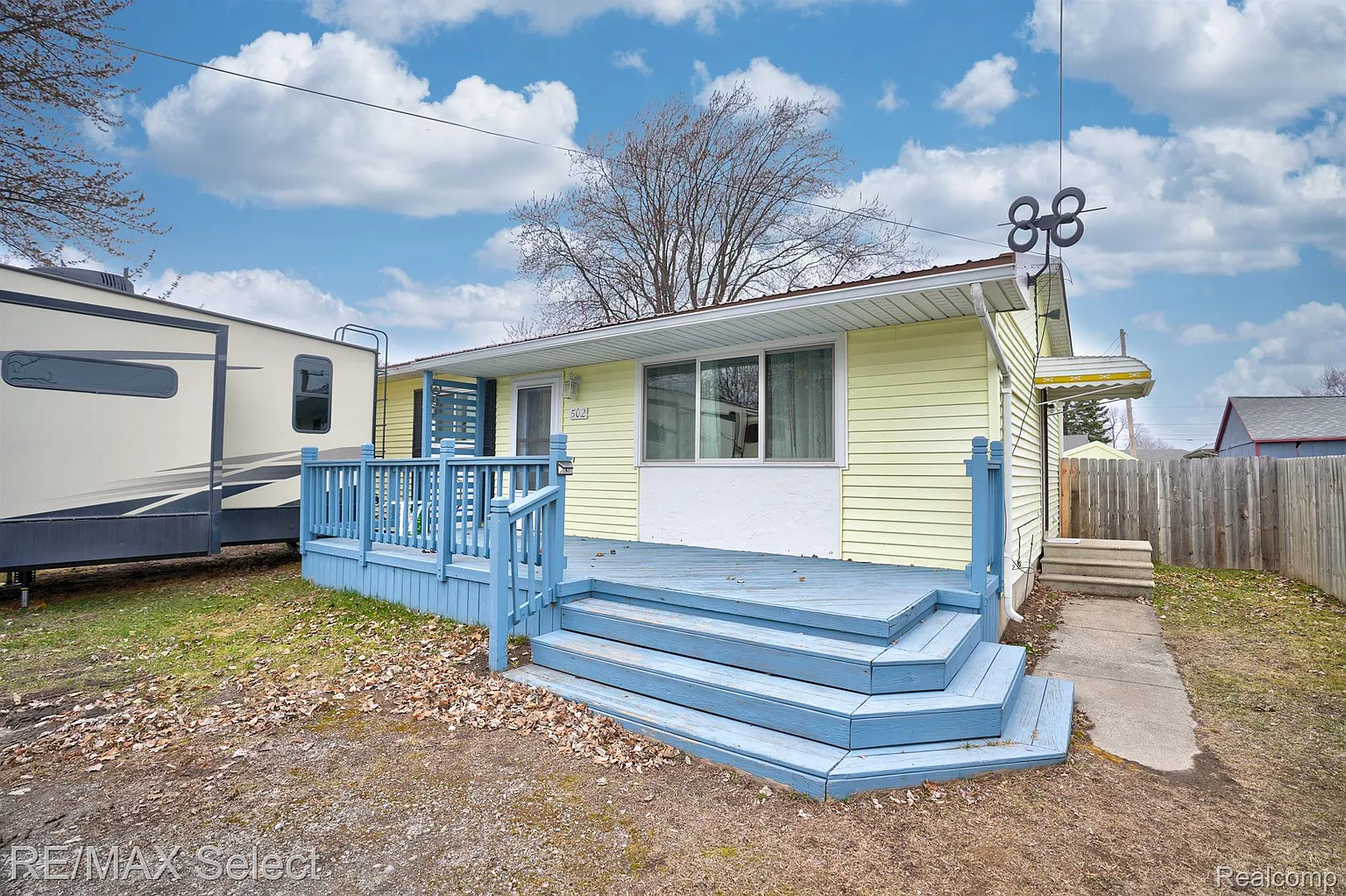 502 W Benjamin St photo 1