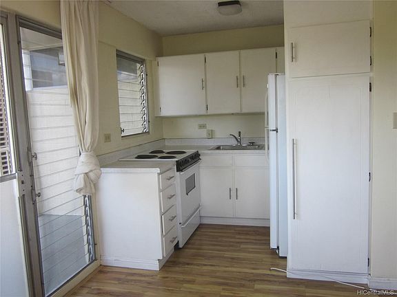 3rd image of 2609 Ala Wai Blvd APT 501