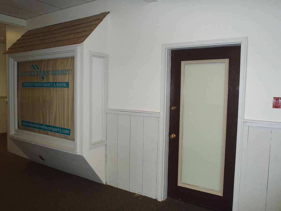 Hall entrance 