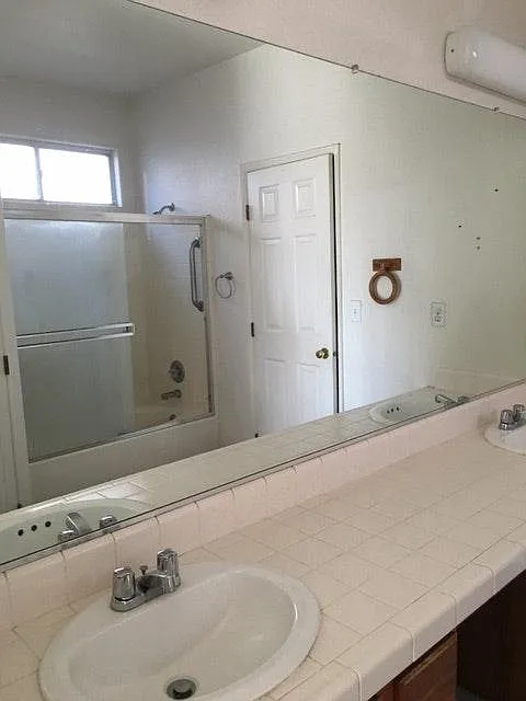 Master Bathroom - 919 W Orange St