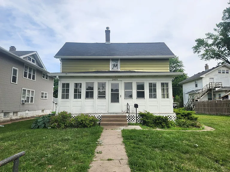 2809 Main St — Photo 1