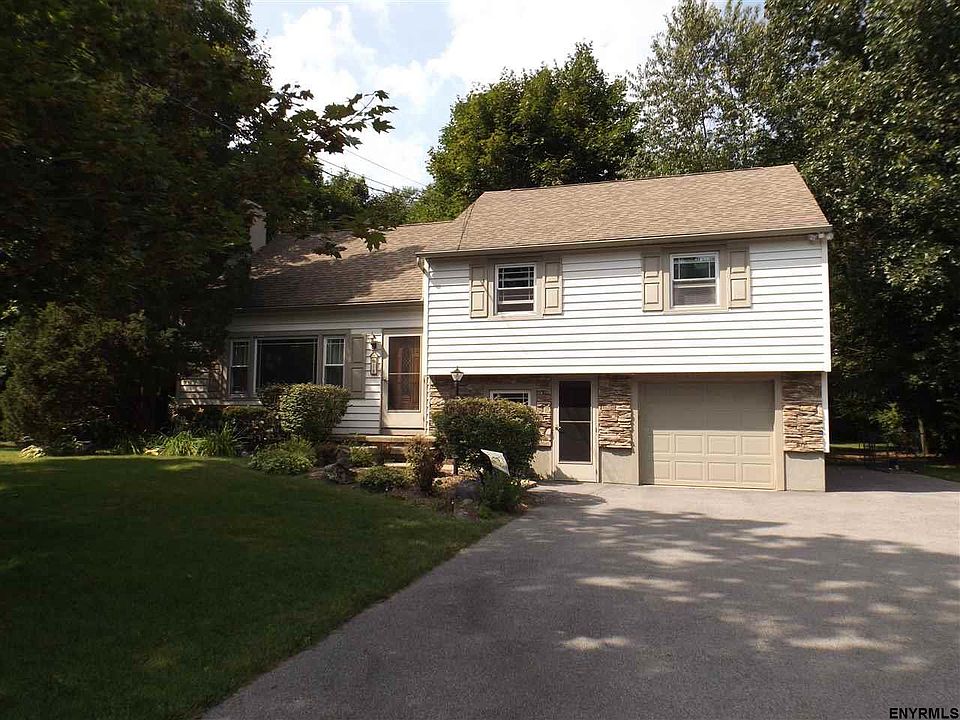 1st image of 18 Beechwood Dr