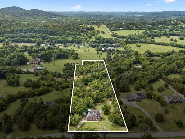2258 Eastover Rd, Lebanon, TN 37090