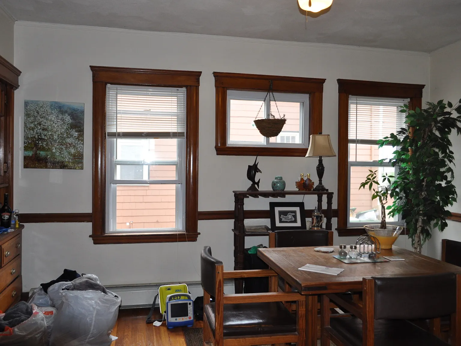 4 bed, $1,000 — Photo 1