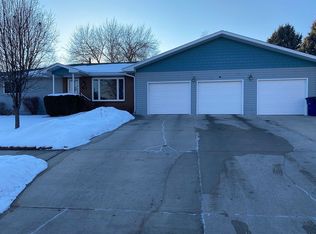 1403 Hillview Dr, Norfolk, NE 68701