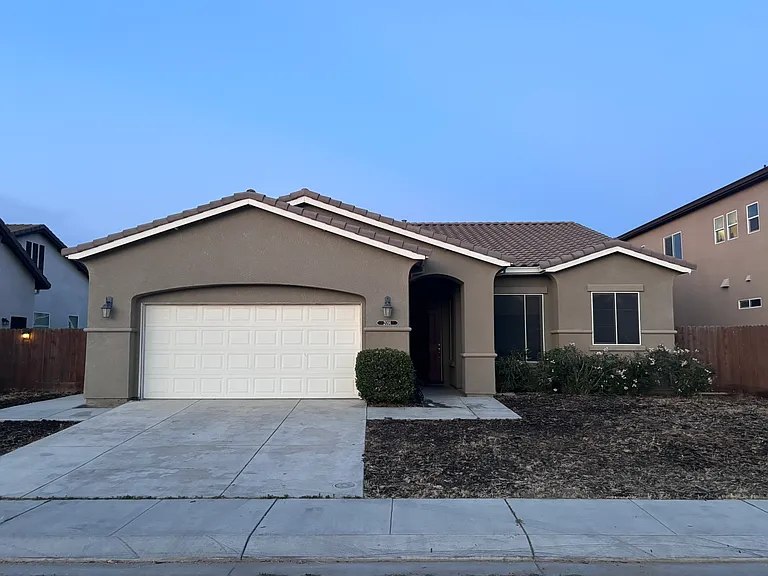 2096 Oleander Ave — Photo 1