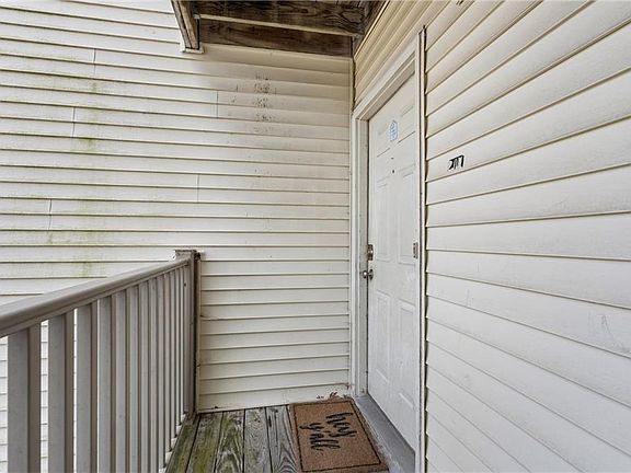 3rd image of 541 Pineland Cir APT 201
