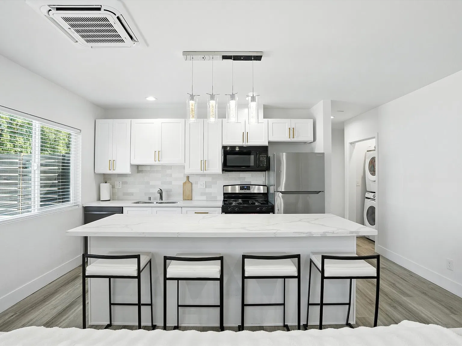 2134 Santa Fe Ave — Photo 2