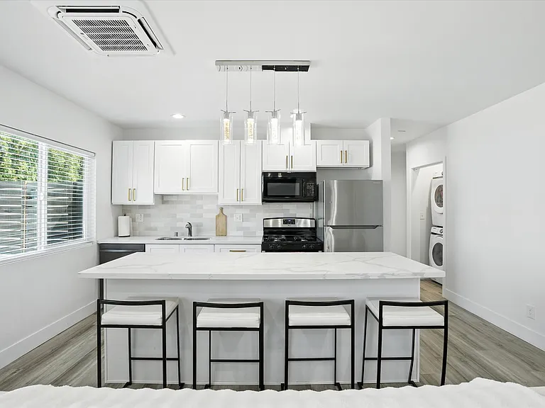 2134 Santa Fe Ave — Photo 6