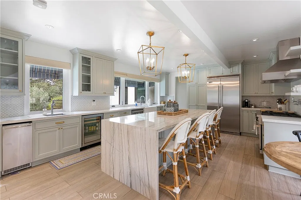 4 bed, 3916 sqft, $9,900 — Photo 1