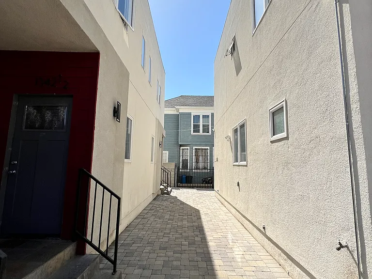 1340 W 37th St #1342 — Photo 9