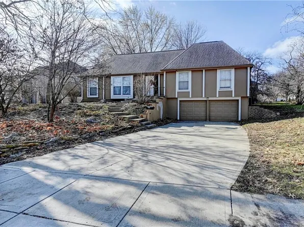10132 Bluejacket Dr, Overland Park, KS 66214
